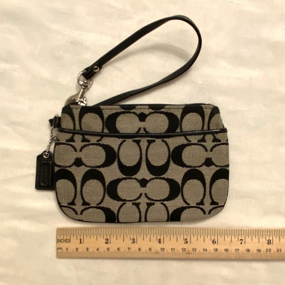 Vintage Coach Signature Black and Cream Wristlet - Picture 9 of 11